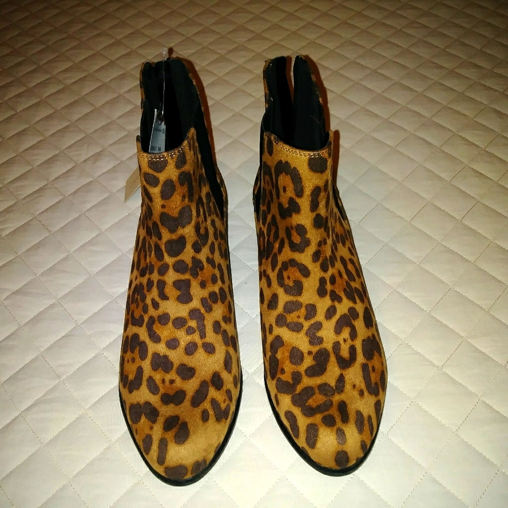 NWT leopard espirit Tylee ankle boots